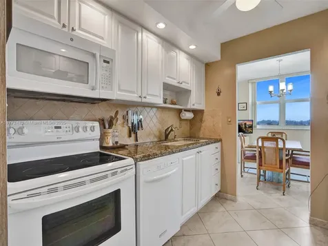 3113 S Ocean Drive Hallandale Beach FL 33009