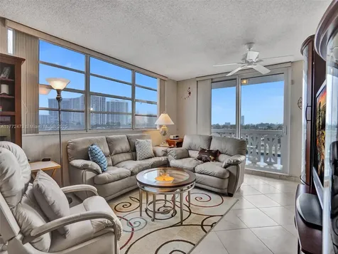 3113 S Ocean Drive Hallandale Beach FL 33009