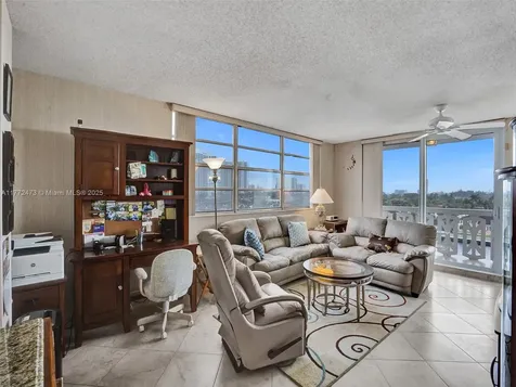 3113 S Ocean Drive Hallandale Beach FL 33009