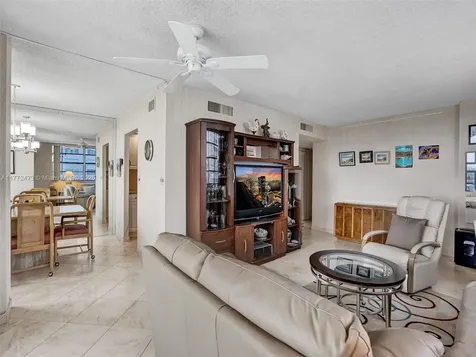 3113 S Ocean Drive Hallandale Beach FL 33009