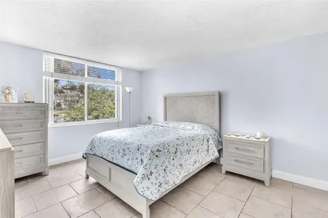 4898 NW 29th Court Lauderdale Lakes FL 33313