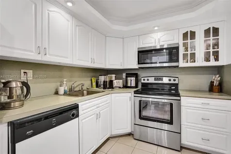 3180 S Ocean Drive Hallandale Beach FL 33009