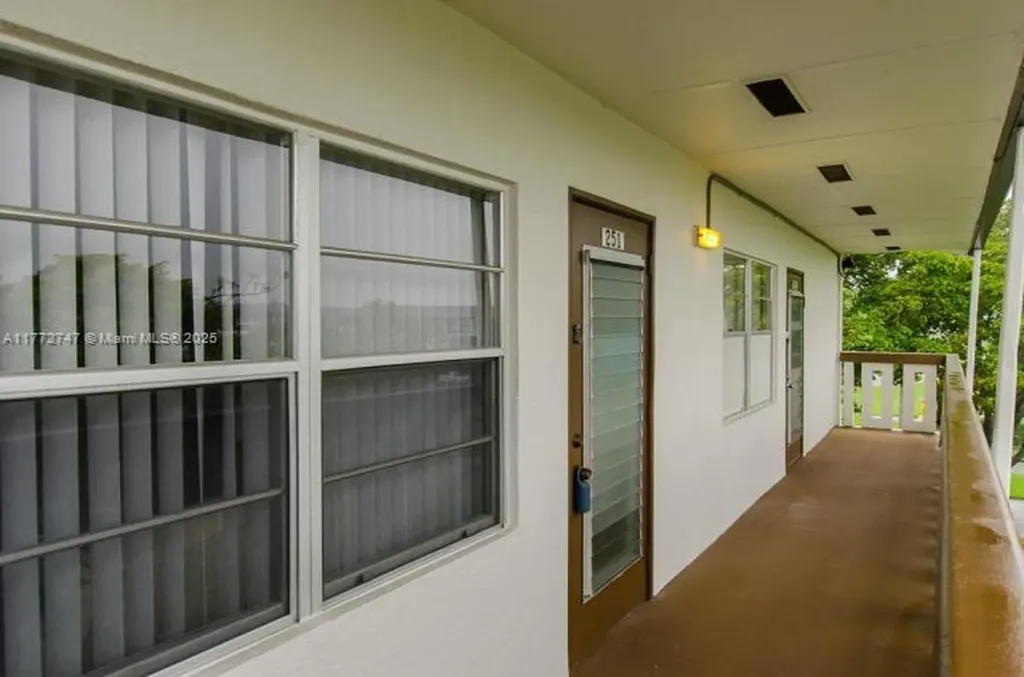 251 Mansfield F Boca Raton FL 33434