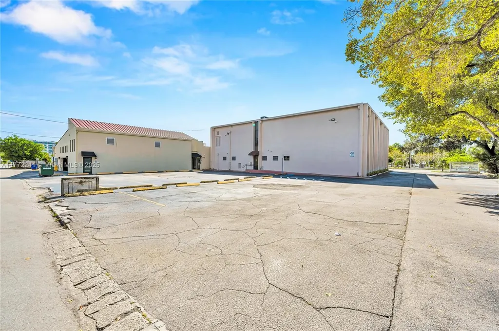 2435 Hollywood Boulevard Hollywood FL 33020