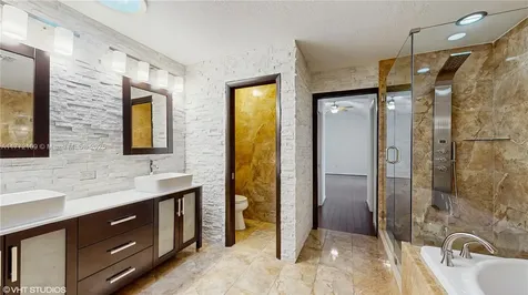 9942 NW 49th Terrace Doral FL 33178