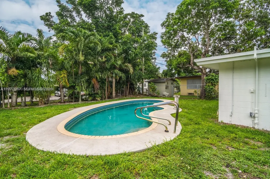 2542 Fillmore Street Hollywood FL 33020