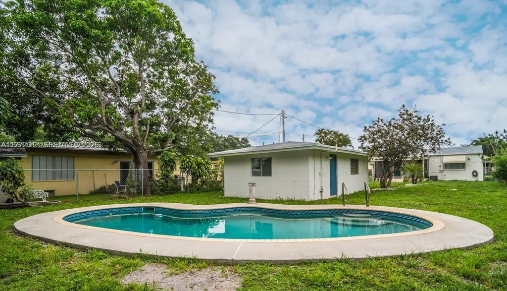 2542 Fillmore Street Hollywood FL 33020