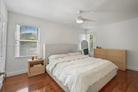 10724 NW 12th Manor Plantation FL 33322