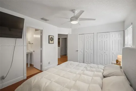 10724 NW 12th Manor Plantation FL 33322