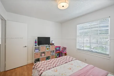 10724 NW 12th Manor Plantation FL 33322