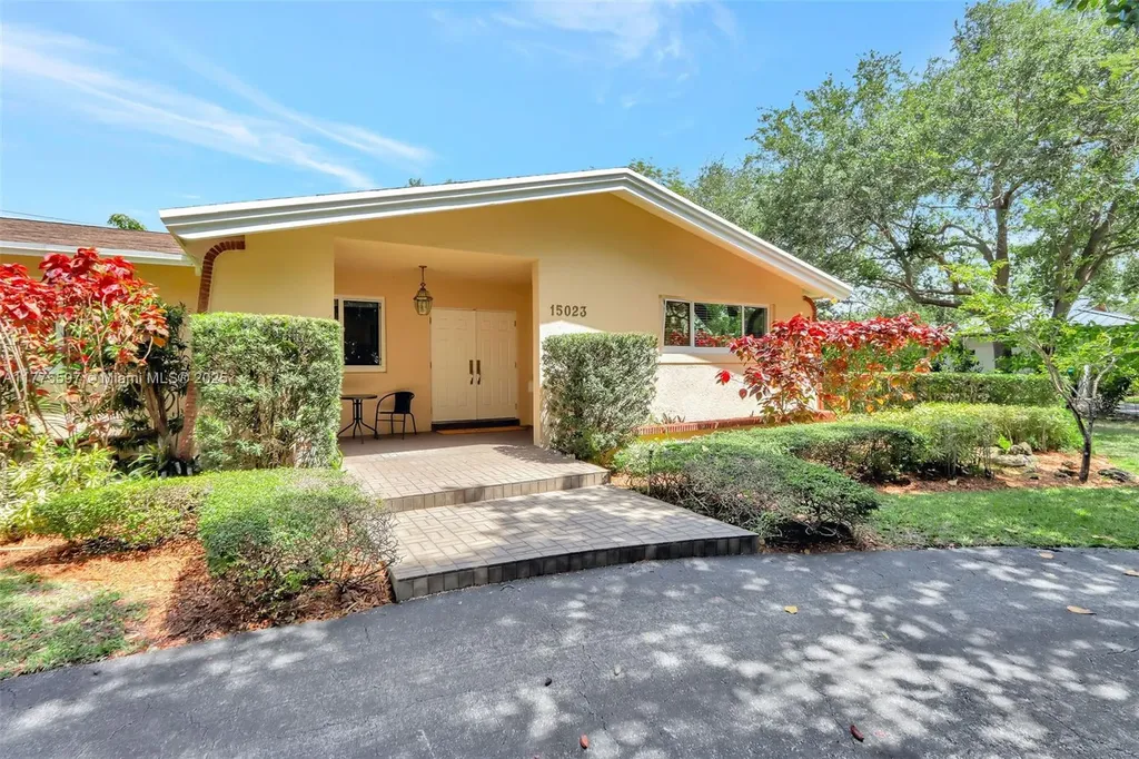15023 SW 74th Place Palmetto Bay FL 33158