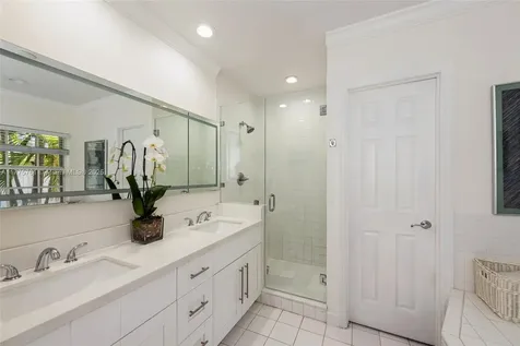 250 Greenwood Drive Key Biscayne FL 33149