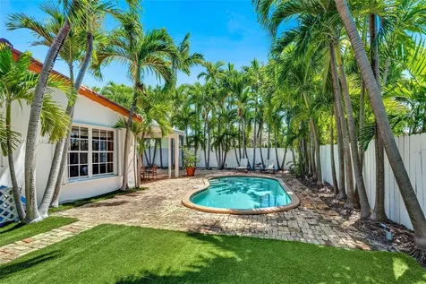 250 Greenwood Drive Key Biscayne FL 33149