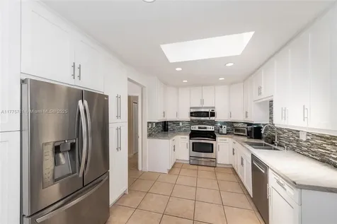 250 Greenwood Drive Key Biscayne FL 33149