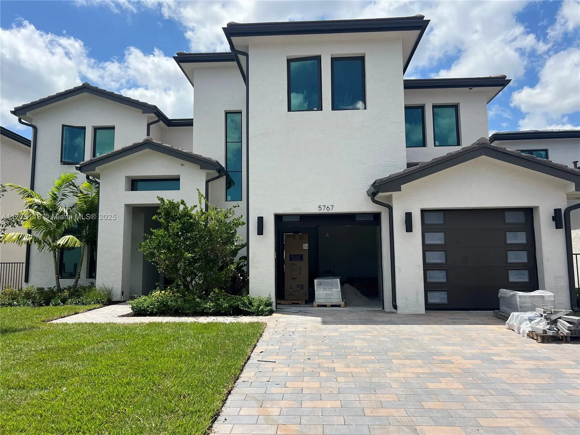 5767 W Ashwood Hollywood FL 33312