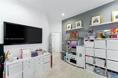 9144 SW 70th Terrace Miami FL 33173