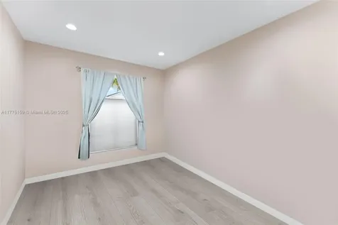 9144 SW 70th Terrace Miami FL 33173