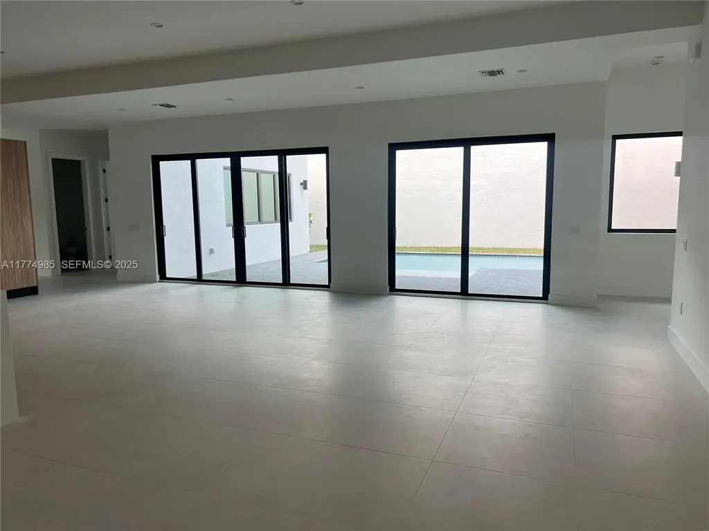 5725 W Ashwood Hollywood FL 33312