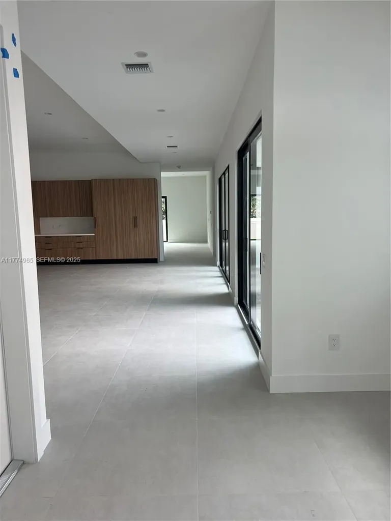 5725 W Ashwood Hollywood FL 33312