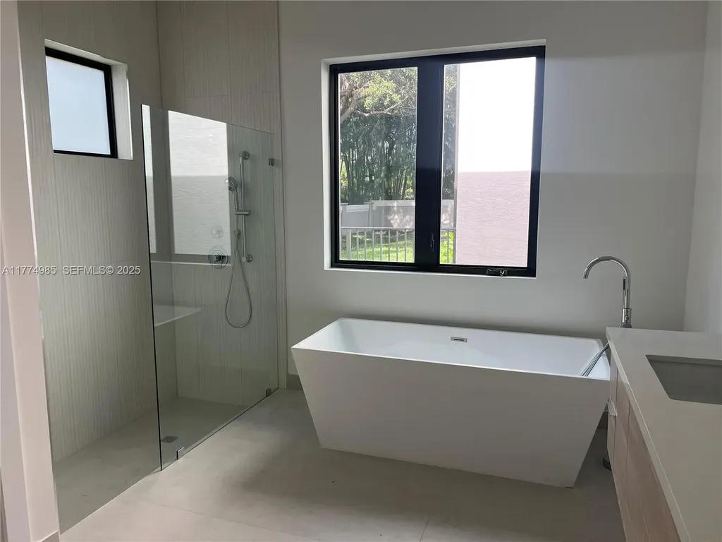 5725 W Ashwood Hollywood FL 33312