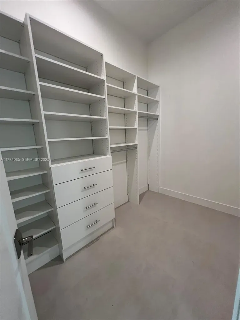 5725 W Ashwood Hollywood FL 33312