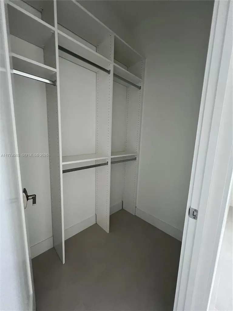 5725 W Ashwood Hollywood FL 33312