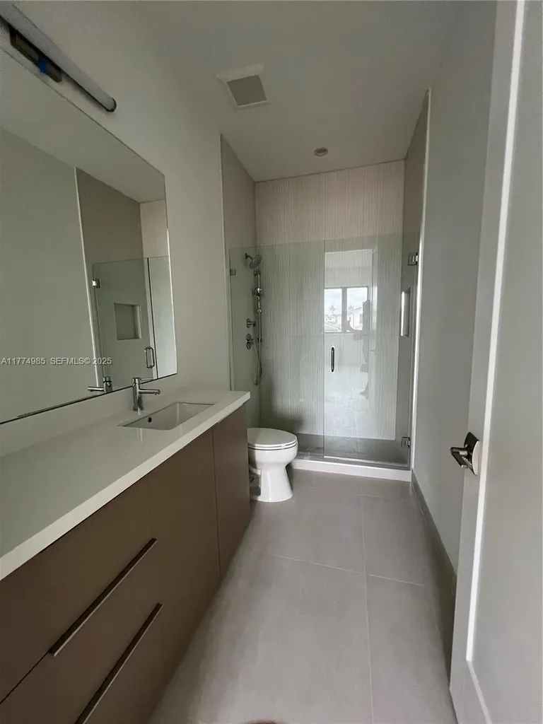 5725 W Ashwood Hollywood FL 33312