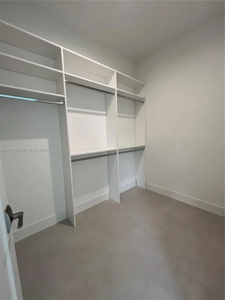 5725 W Ashwood Hollywood FL 33312