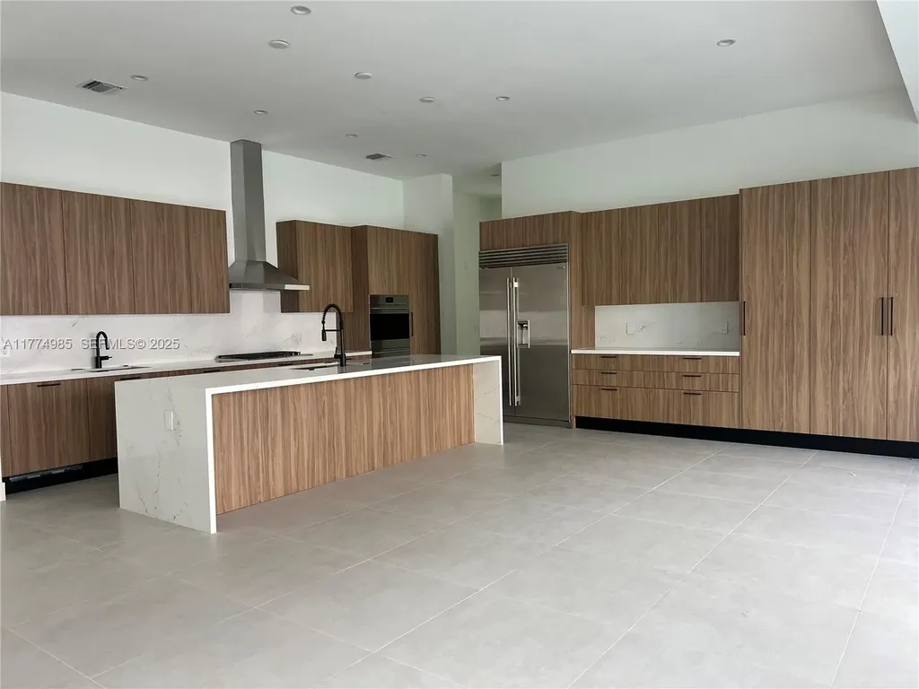 5725 W Ashwood Hollywood FL 33312