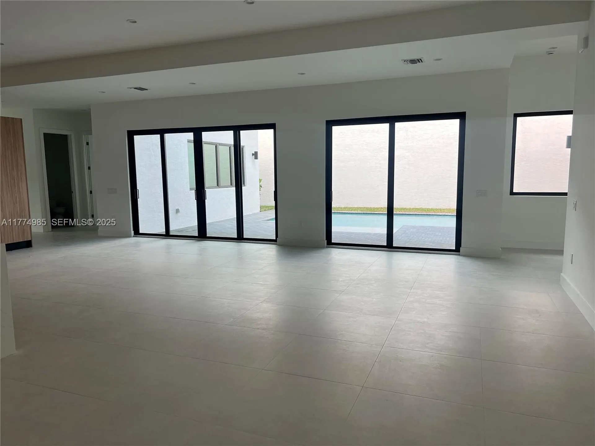 5725 W Ashwood Hollywood FL 33312