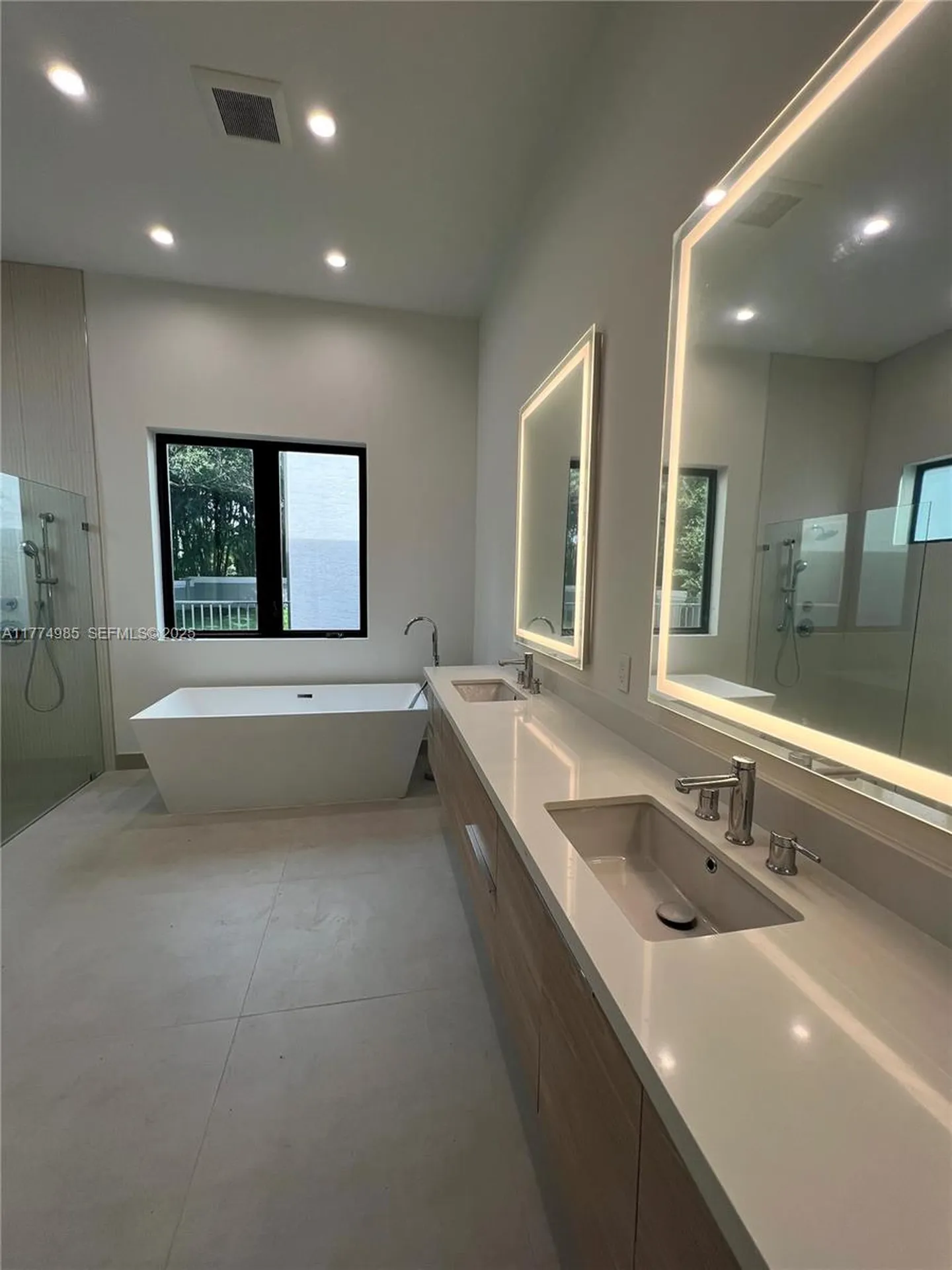 5725 W Ashwood Hollywood FL 33312