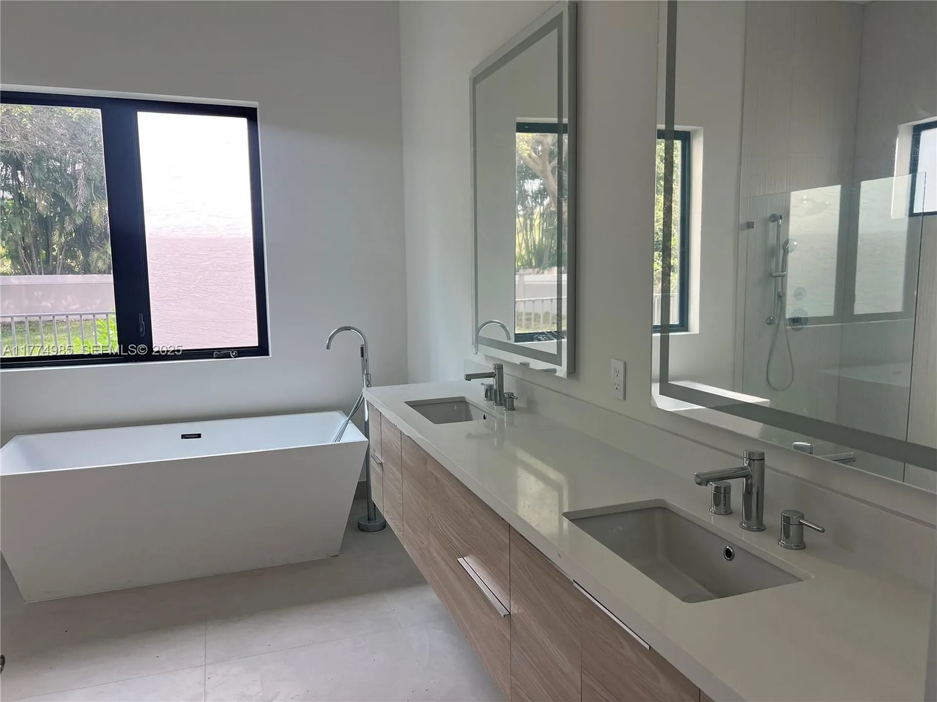 5725 W Ashwood Hollywood FL 33312