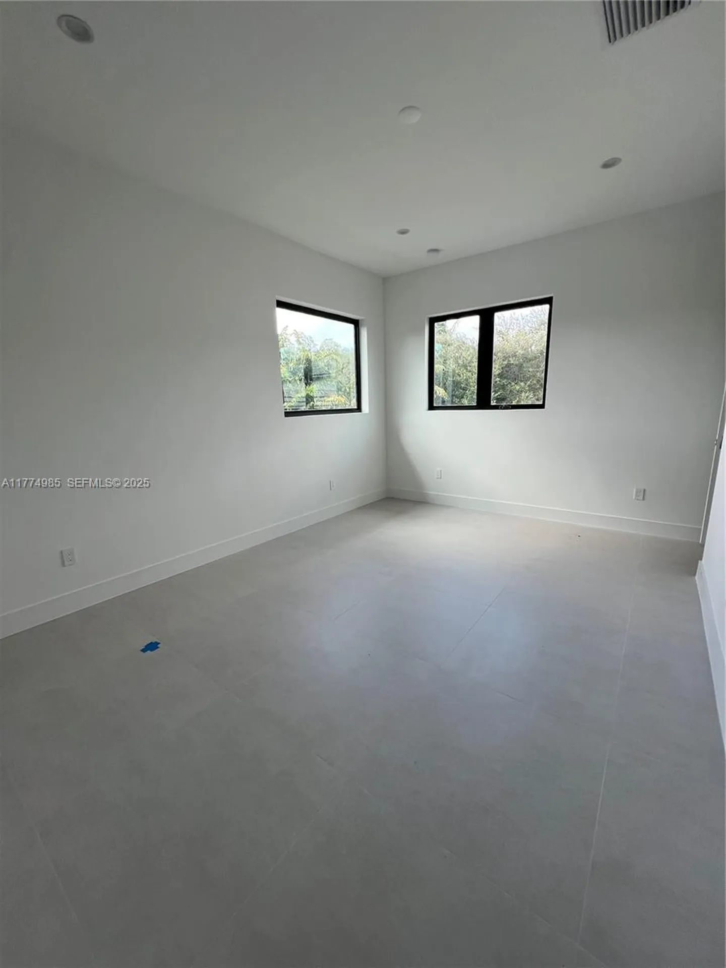 5725 W Ashwood Hollywood FL 33312