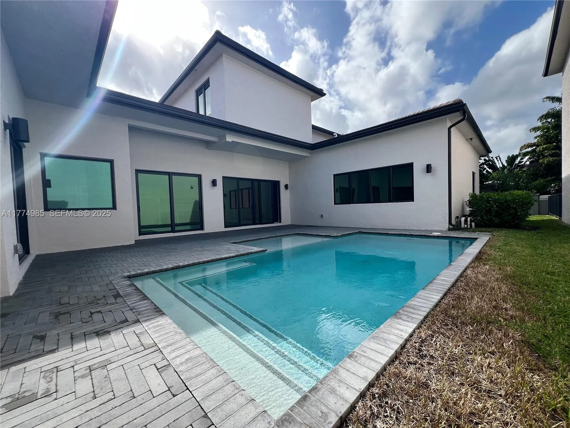 5725 W Ashwood Hollywood FL 33312