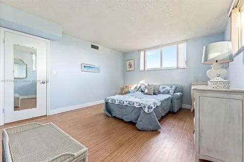8990 S Hollybrook Boulevard Pembroke Pines FL 33025