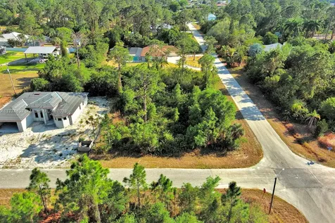 2500 E 9th Street Lehigh Acres FL 33936