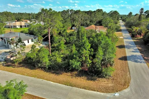 2500 E 9th Street Lehigh Acres FL 33936