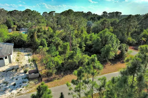 2500 E 9th Street Lehigh Acres FL 33936
