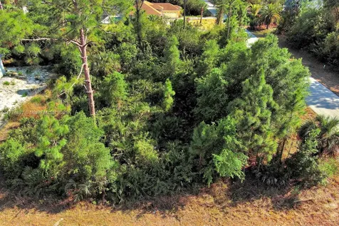 2500 E 9th Street Lehigh Acres FL 33936