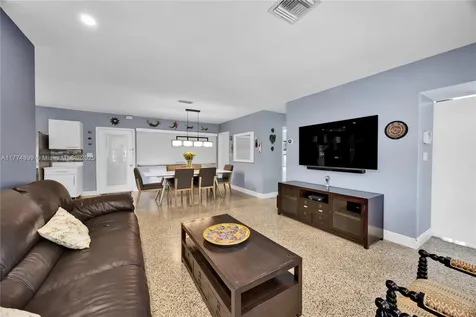 1900 SW 70th Avenue Miami FL 33155