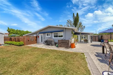 1900 SW 70th Avenue Miami FL 33155