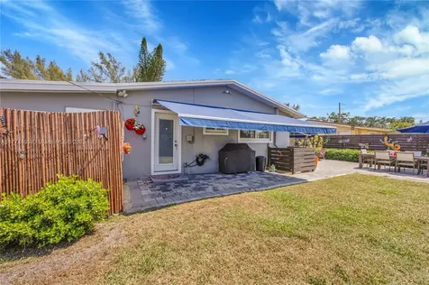 1900 SW 70th Avenue Miami FL 33155