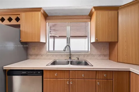 4241 W 10th Court Hialeah FL 33012