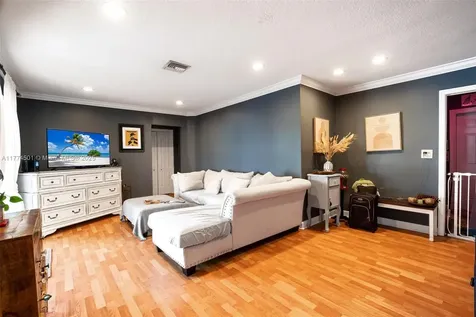 5981 SW 14th Street Plantation FL 33317