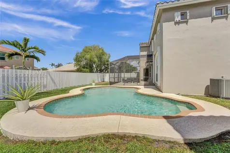 18960 NW 10th Terrace Pembroke Pines FL 33029
