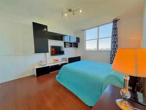 1625 Kennedy Causeway North Bay Village FL 33141