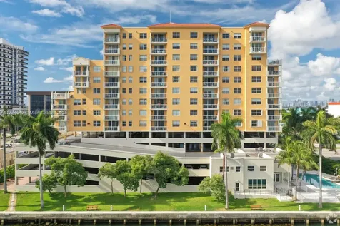 1625 Kennedy Causeway North Bay Village FL 33141