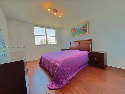 1625 Kennedy Causeway North Bay Village FL 33141