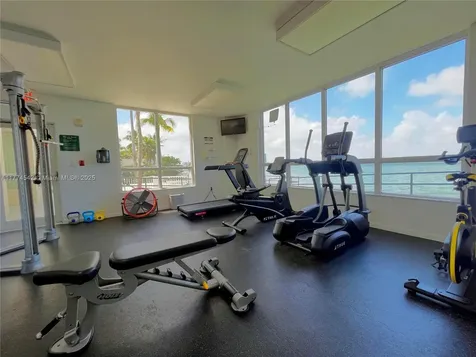 1625 Kennedy Causeway North Bay Village FL 33141