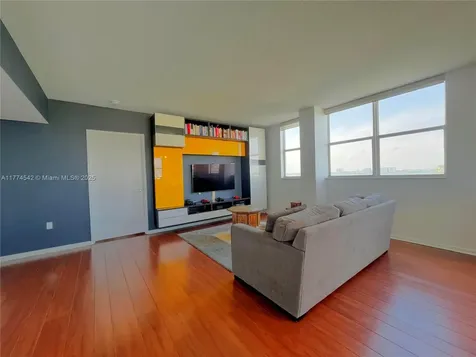 1625 Kennedy Causeway North Bay Village FL 33141